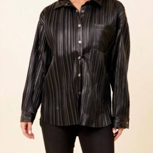 Plissierte Kunstlederjacke in Schwarz