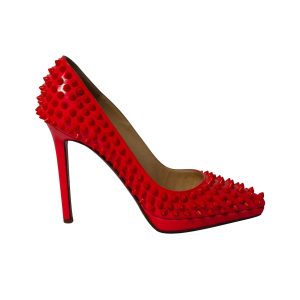 Christian Louboutin Pigalle Plato 120 Spiked Absatz in neonrotem Lackleder