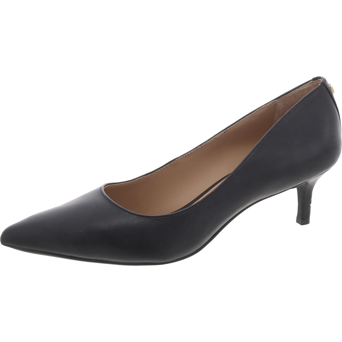 Adrienne Lederrutsche an Pumps
