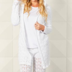 Lange gehäkelte Strickjacke mit Kapuze in Weiß
