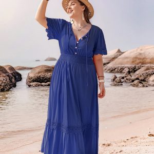 Kurzärmliges Maxikleid mit Spitzendetail und Bindekragen in Übergröße