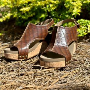 Carley Croc Sandale in braun