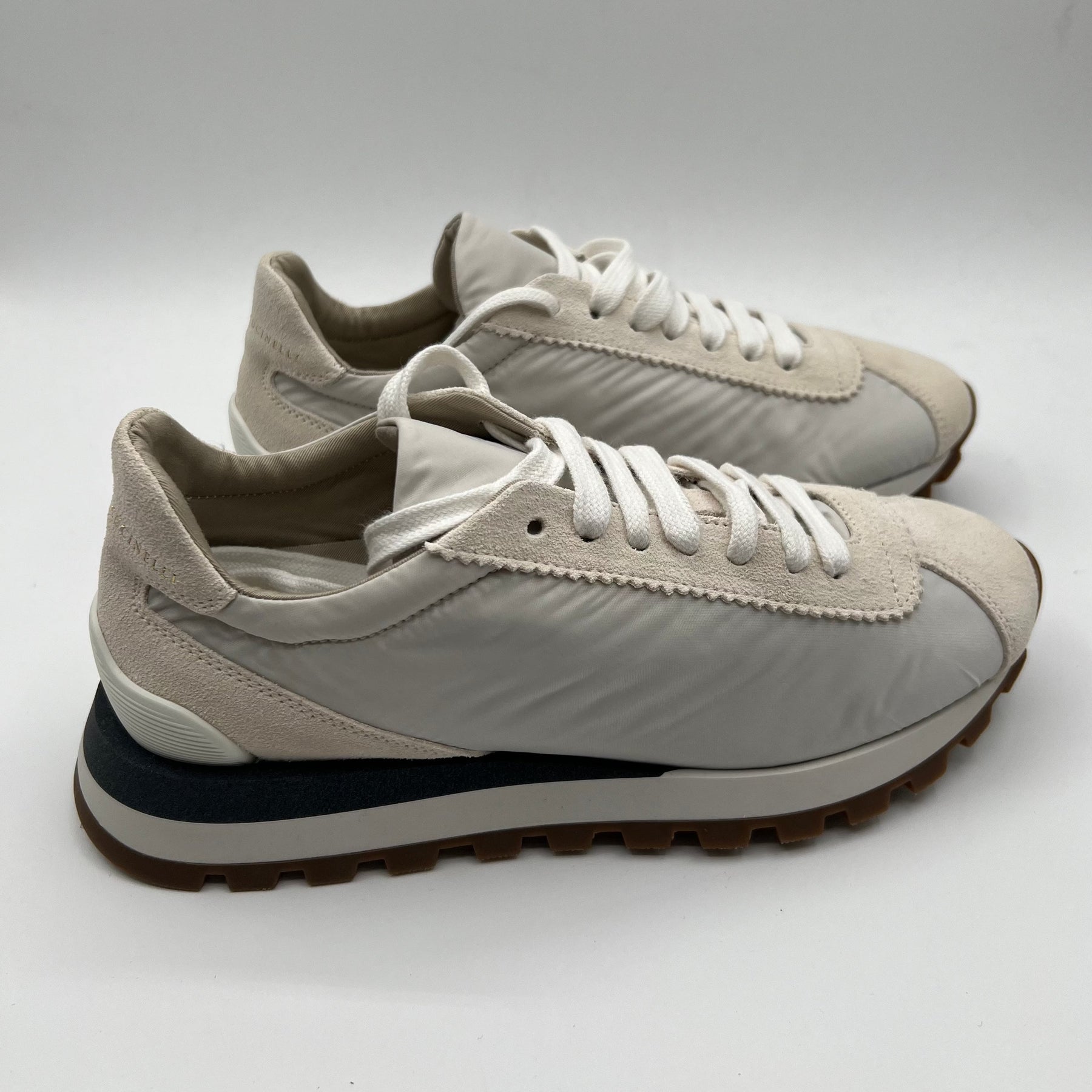 Brunello Cucinelli Weiße Damen-Sneaker aus Nylon-Wildleder in Verde Militare