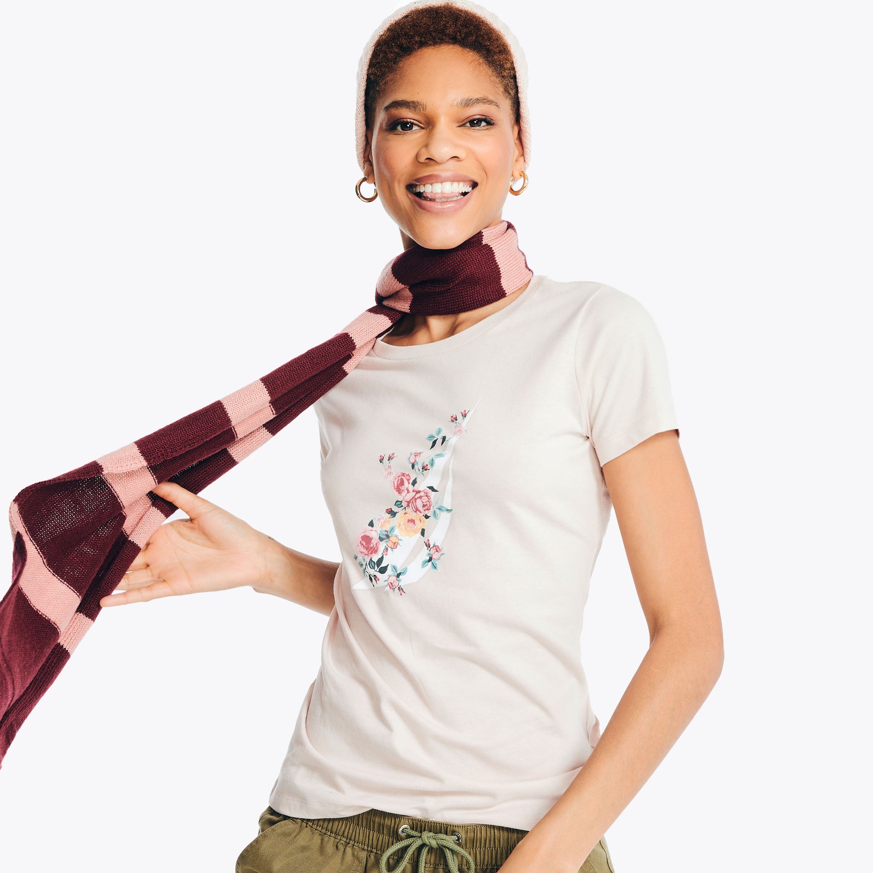 Nachhaltig gefertigtes J-Class-Grafik-T-Shirt mit Folienblumenmuster für Damen von Nautica