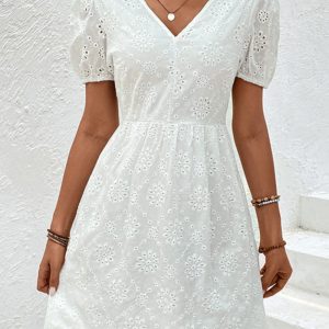 Kurzärmliges Minikleid mit V-Ausschnitt und Schnürung