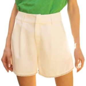 Mimi – Shorts mit Falten und Perlenbesatz in Elfenbein