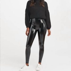 Leggings aus Lacklederimitat in Schwarz