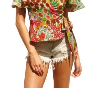 Willa Origami Wrap Bluse oben im japanischen Garten