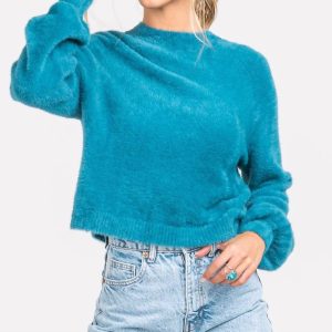 Kurzer Federstrickpullover mit Drachenfliege