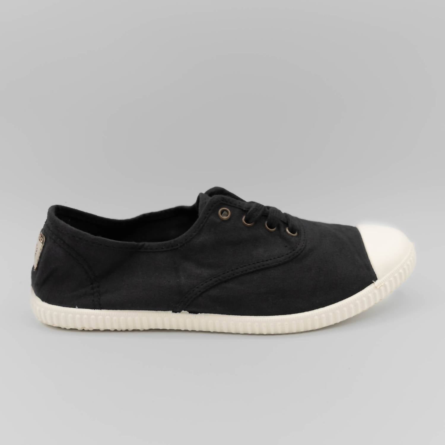 Inglesa Tintada Puntera-Sneaker für Damen in Schwarz